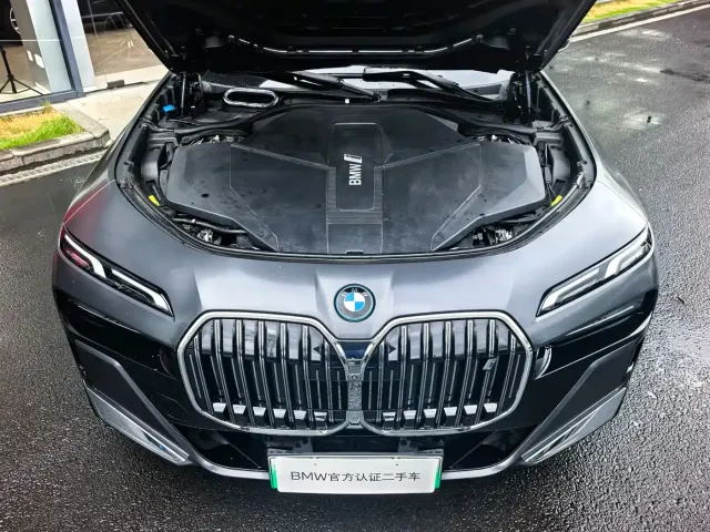 BMW BMW i7 2023 eDrive50L Leading M Sport Package — Фото автомобиля 3