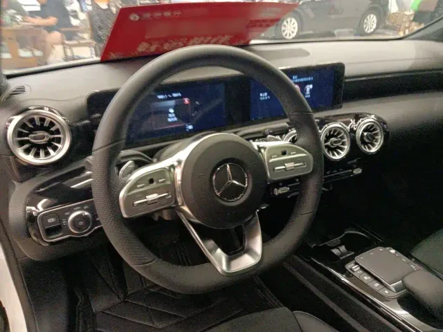 Mercedes-Benz A-Class — Фото автомобиля 3