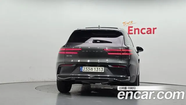 Genesis GV70 2.5T Бензин AWD — Фото автомобиля 4
