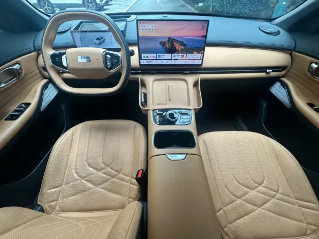 Geely Galaxy Starship 7 EM-i — Фото автомобиля 12