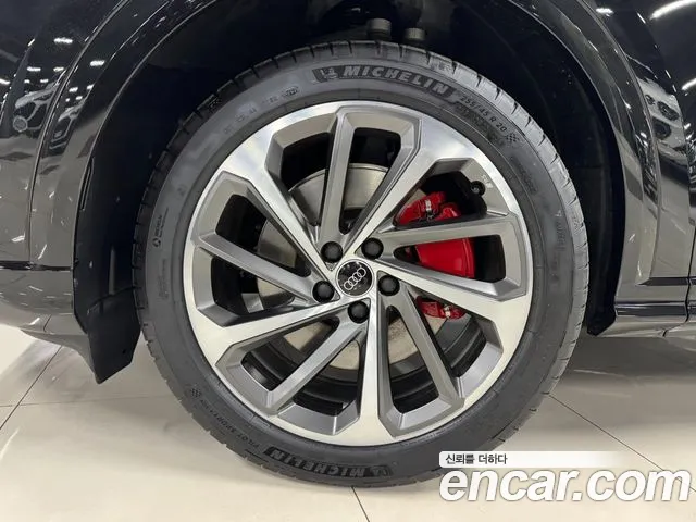 Audi Q5 40 TDI quattro S Line Black Edition — Фото автомобиля 4