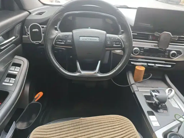 Jetour X70 — Фото автомобиля 2
