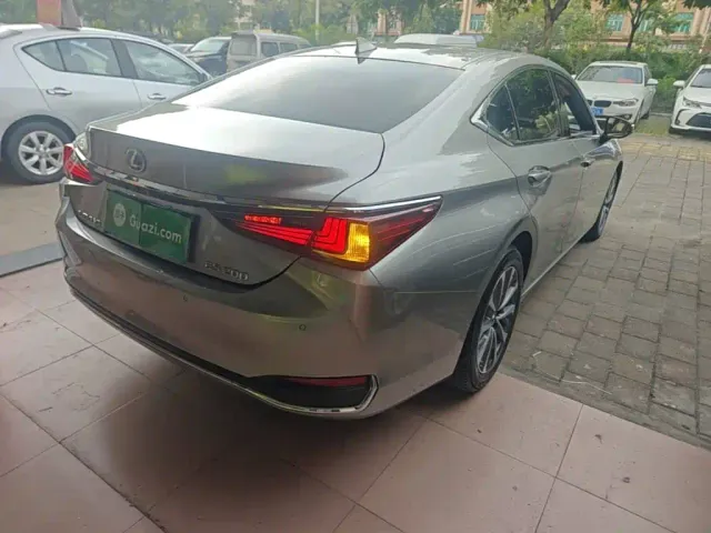 Lexus ES — Фото автомобиля 6