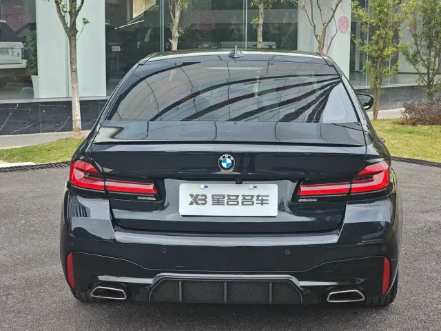 BMW 5 Series — Фото автомобиля 11