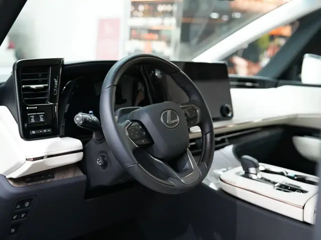 Lexus LM — Фото автомобиля 14