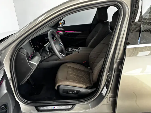 BMW 5 Series — Фото автомобиля 11