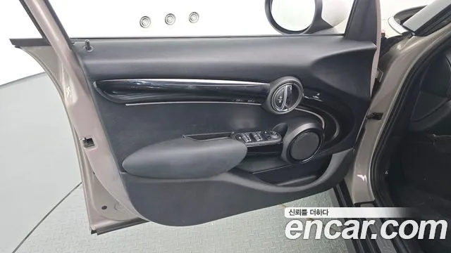 Mini Cooper Cooper 5 дверей Classic — Фото автомобиля 23