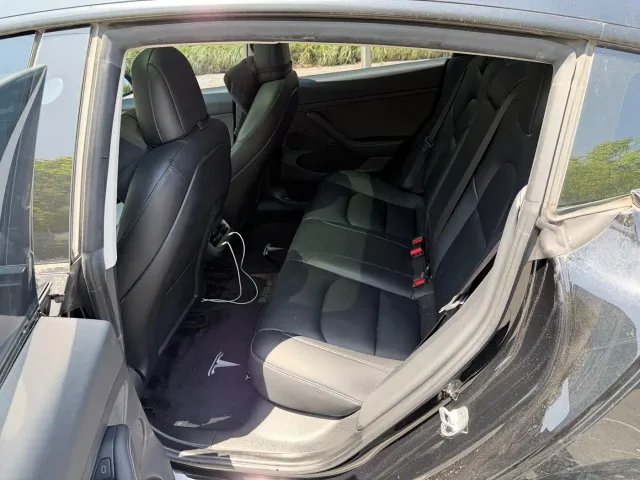 Tesla Model 3 — Фото автомобиля 7