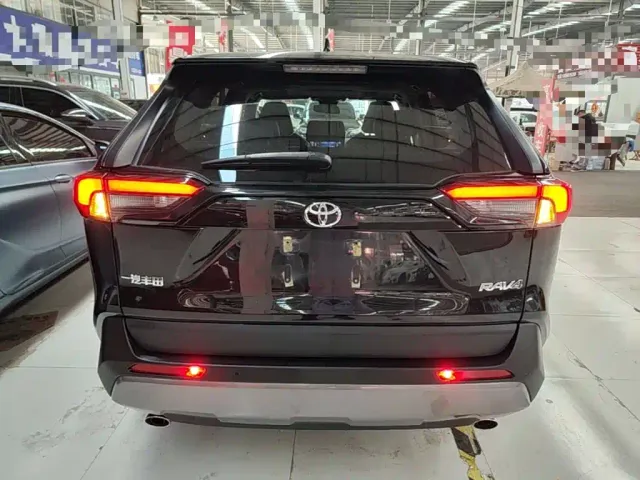 Toyota RAV4 — Фото автомобиля 5