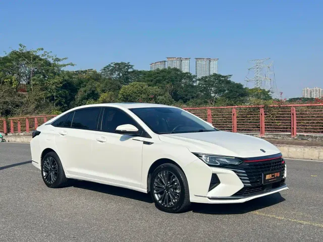 Dongfeng Yixuan MAX — Фото автомобиля 3