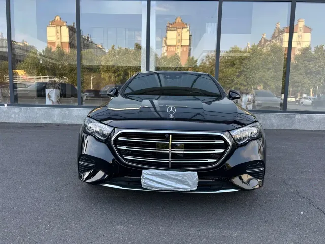 Mercedes-Benz E-Class — Фото автомобиля 2