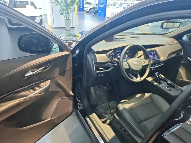 Cadillac XT4 — Фото автомобиля 15