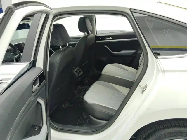 Volkswagen Lavida — Фото автомобиля 11