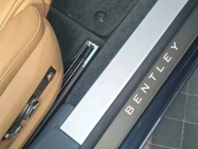 Bentley Flying Spur — Фото автомобиля 7