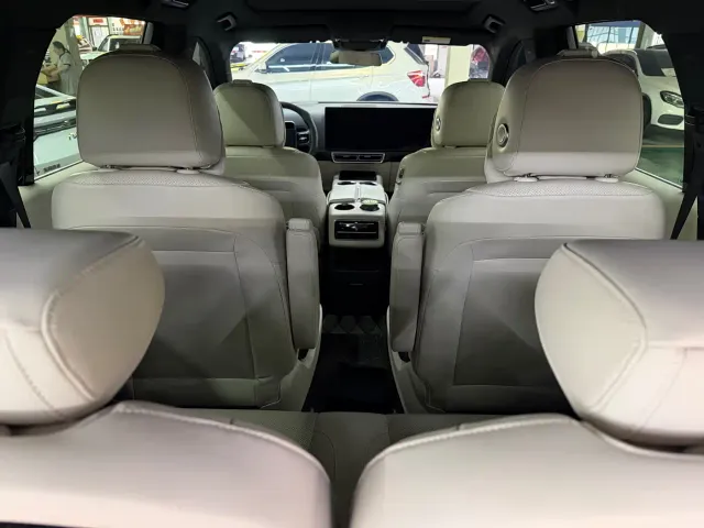 Li Auto L8 — Фото автомобиля 7