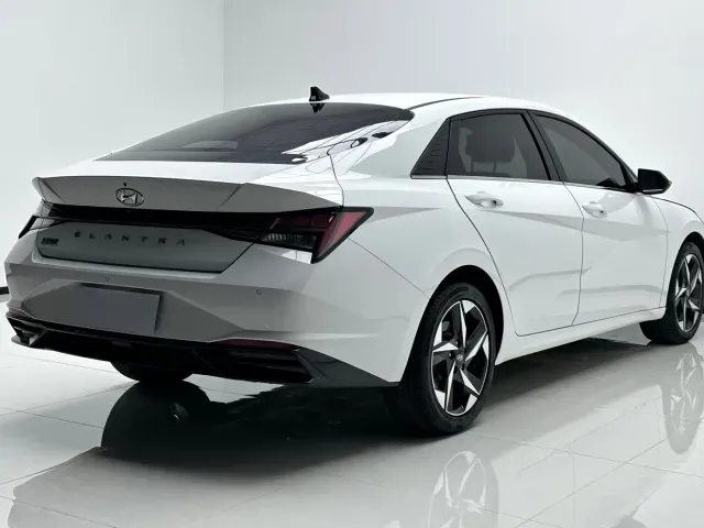 Hyundai Elantra — Фото автомобиля 6