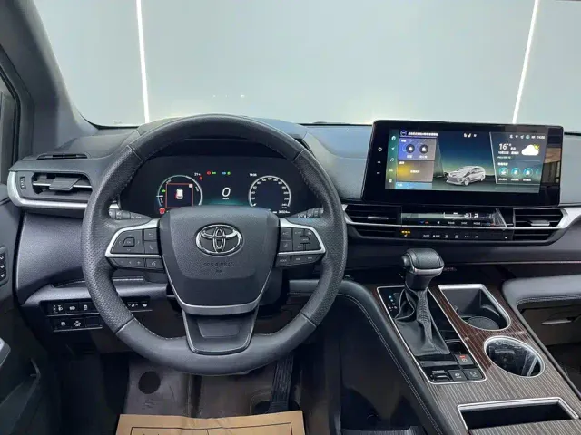 Toyota Granvia — Фото автомобиля 28
