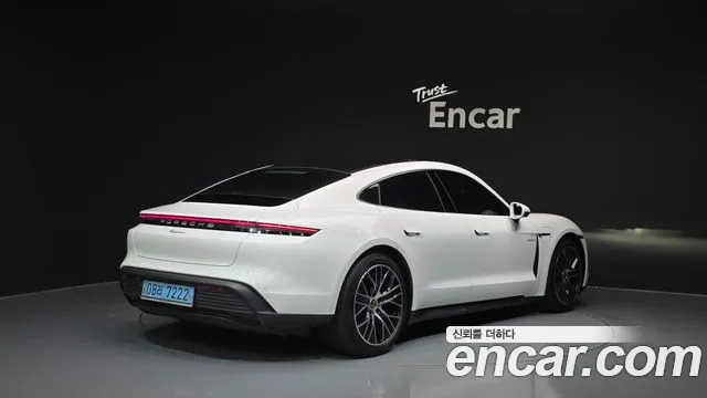 Porsche Taycan — Фото автомобиля 2
