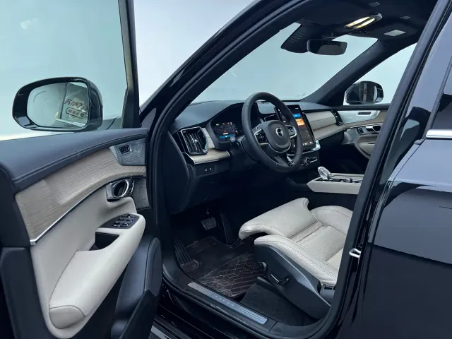 Volvo XC90 — Фото автомобиля 13