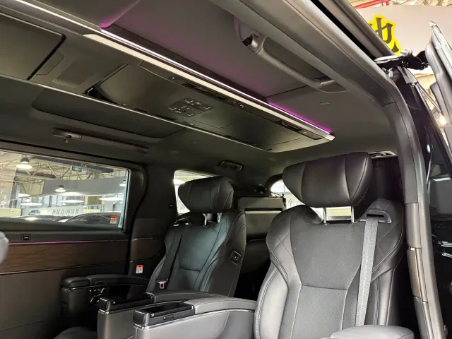 Toyota Alphard — Фото автомобиля 10