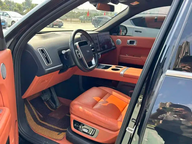 Li Auto L8 — Фото автомобиля 4