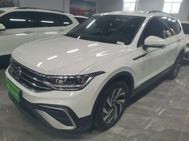 Фотография автомобиля — Volkswagen Tiguan L