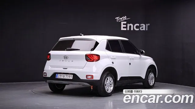 Hyundai Venue — Фото автомобиля 2