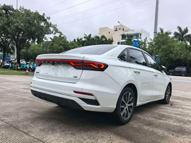 Geely Emgrand — Фото автомобиля 15