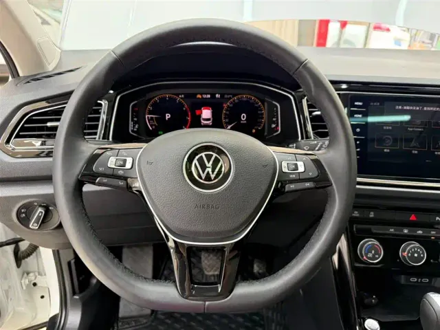 Volkswagen T-Roc — Фото автомобиля 11
