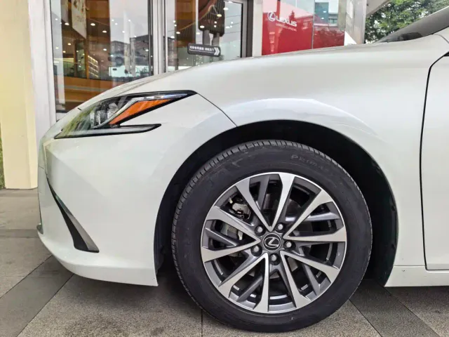 Lexus ES — Фото автомобиля 4