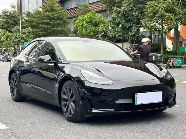Tesla Model 3 — Фото автомобиля 3