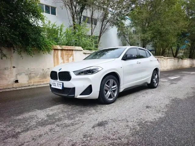 Фотография автомобиля — BMW X2