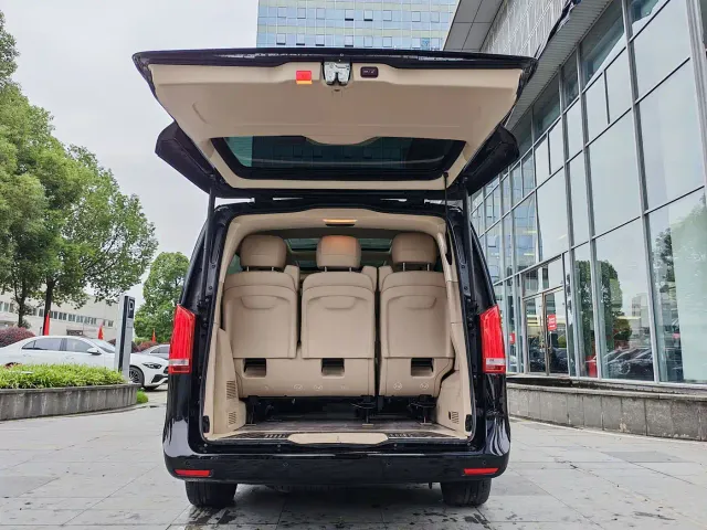 Mercedes-Benz V-Class — Фото автомобиля 30