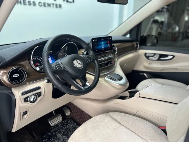 Mercedes-Benz V-Class — Фото автомобиля 10