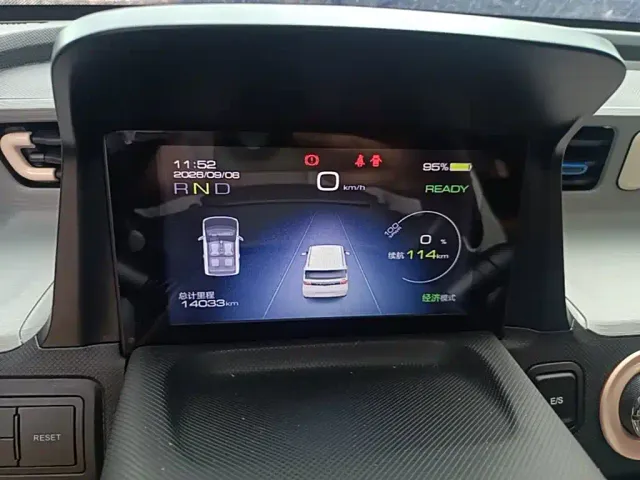 Wuling Hongguang Mini EV — Фото автомобиля 11