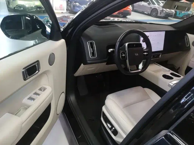 Li Auto L7 — Фото автомобиля 15