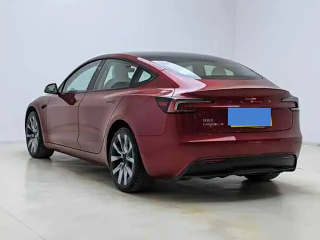 Tesla Model 3 — Фото автомобиля 5