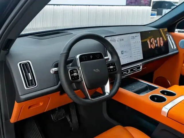 Li Auto L8 — Фото автомобиля 28