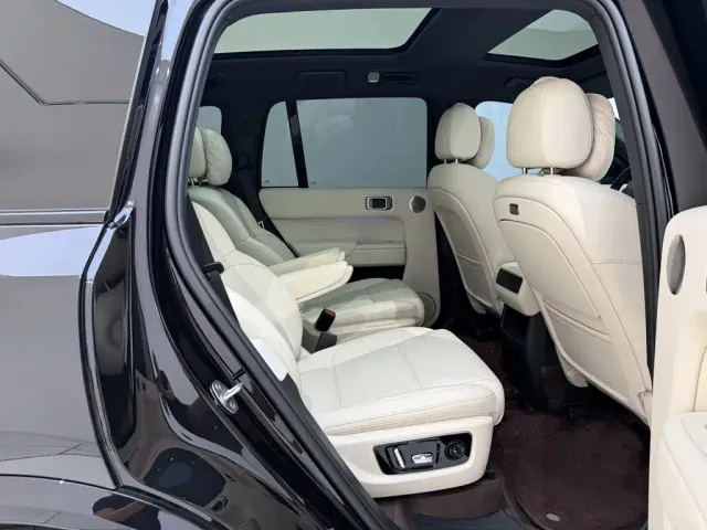 Li Auto L8 — Фото автомобиля 24