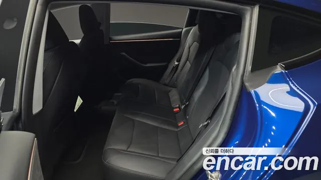 Tesla Model 3 — Фото автомобиля 12