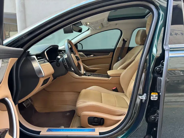Jaguar XFL — Фото автомобиля 4
