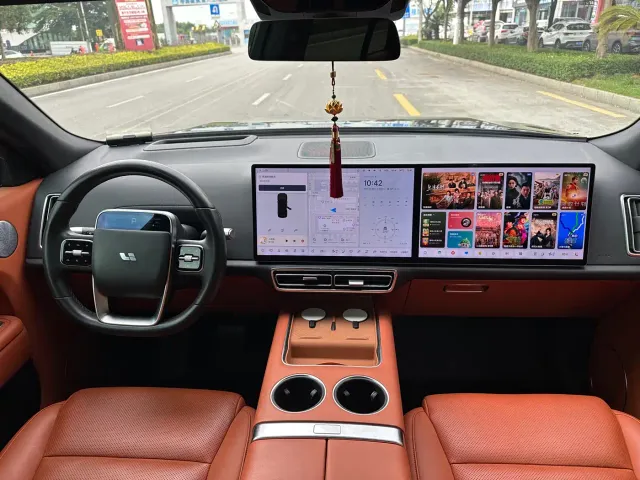 Li Auto L8 — Фото автомобиля 11