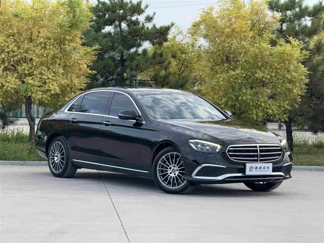 Mercedes-Benz E-Class — Фото автомобиля 3