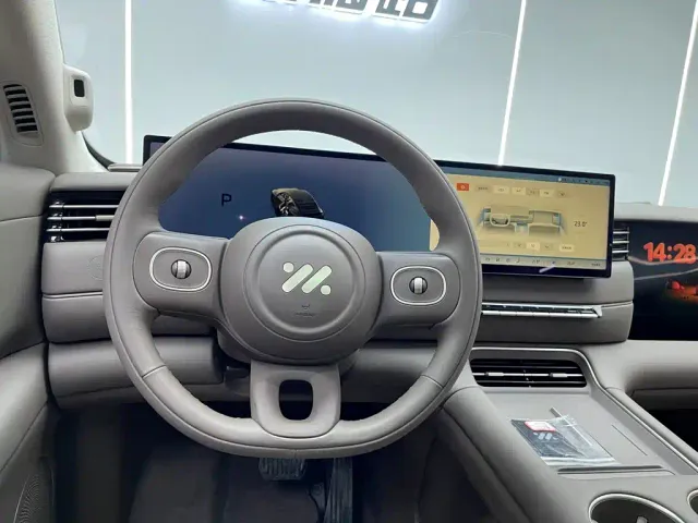 IM Motors LS6 — Фото автомобиля 23