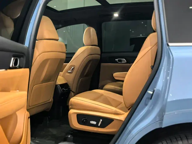 Li Auto ONE — Фото автомобиля 8