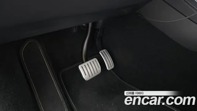 Tesla Model Y — Фото автомобиля 30