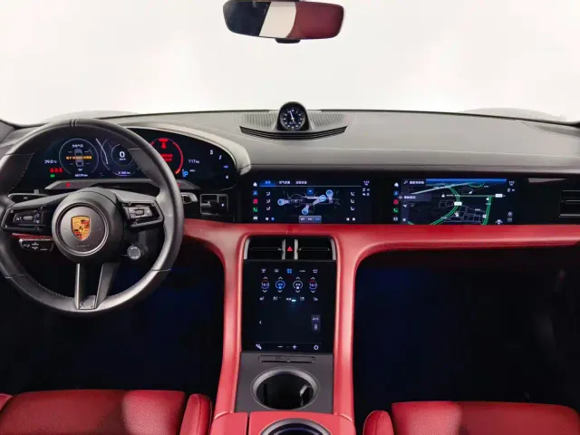 Porsche Taycan — Фото автомобиля 14