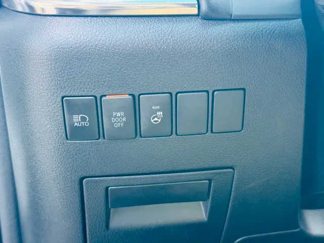 Toyota Alphard — Фото автомобиля 17