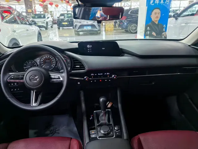 Mazda Axela — Фото автомобиля 6