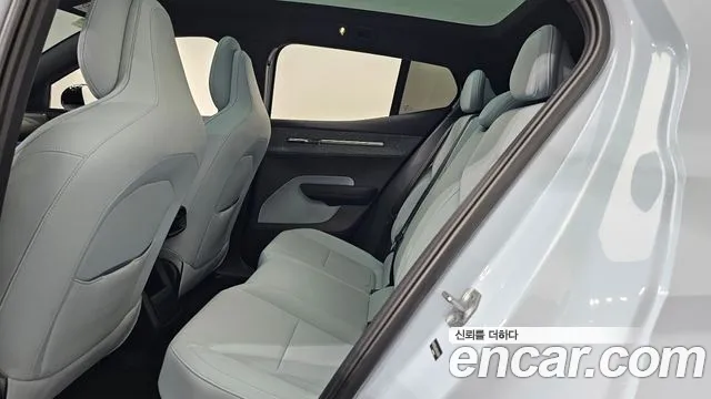 Volvo EX30 — Фото автомобиля 25